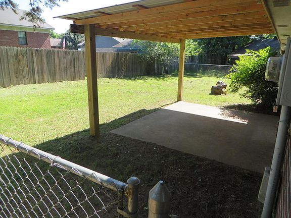 2nd image of 804 Trails End St