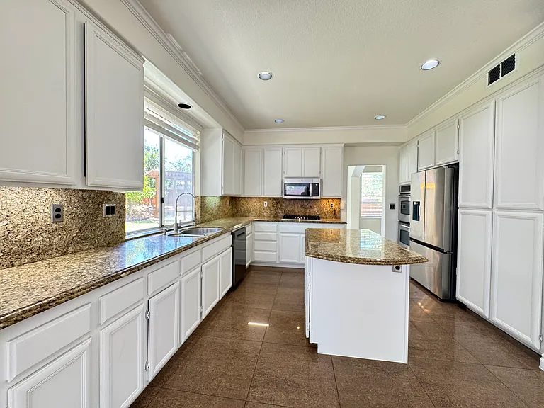 1100 Corrales Ln — Photo 4