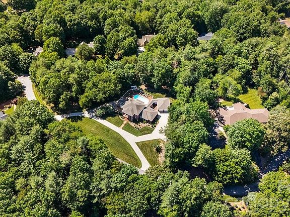 5th image of 101 River Ridge Dr