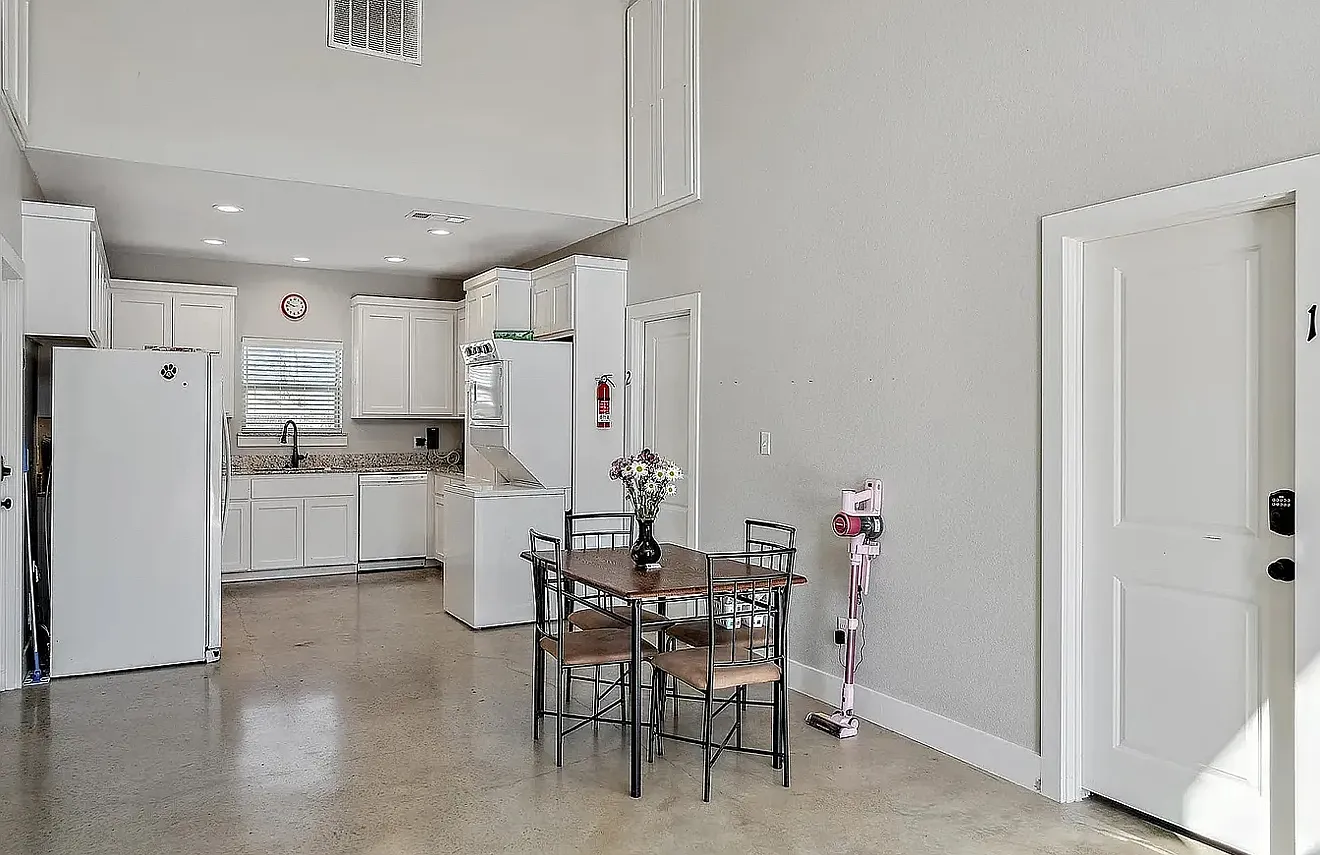 703 Maple Street - 3 — Photo 2