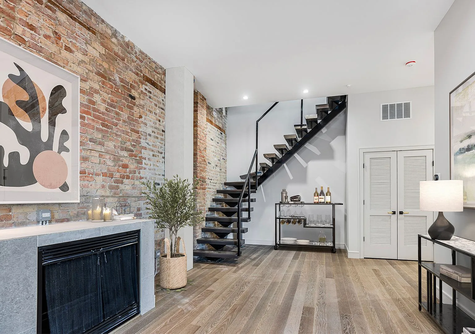 Lincoln Park Mews — Photo 2