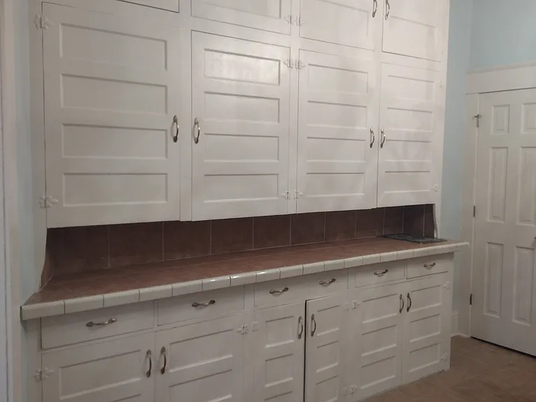 118 E 1st St #2 — Photo 8