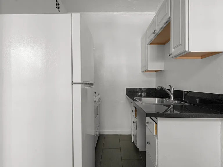 1610 N Normandie Ave — Photo 5
