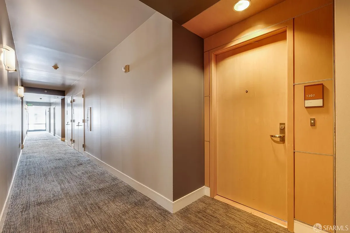 Building Photo - 260 King St #1307