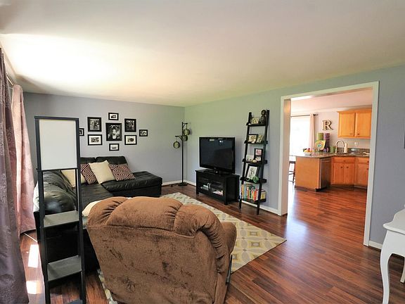 4th image of 680 Hanly Ln