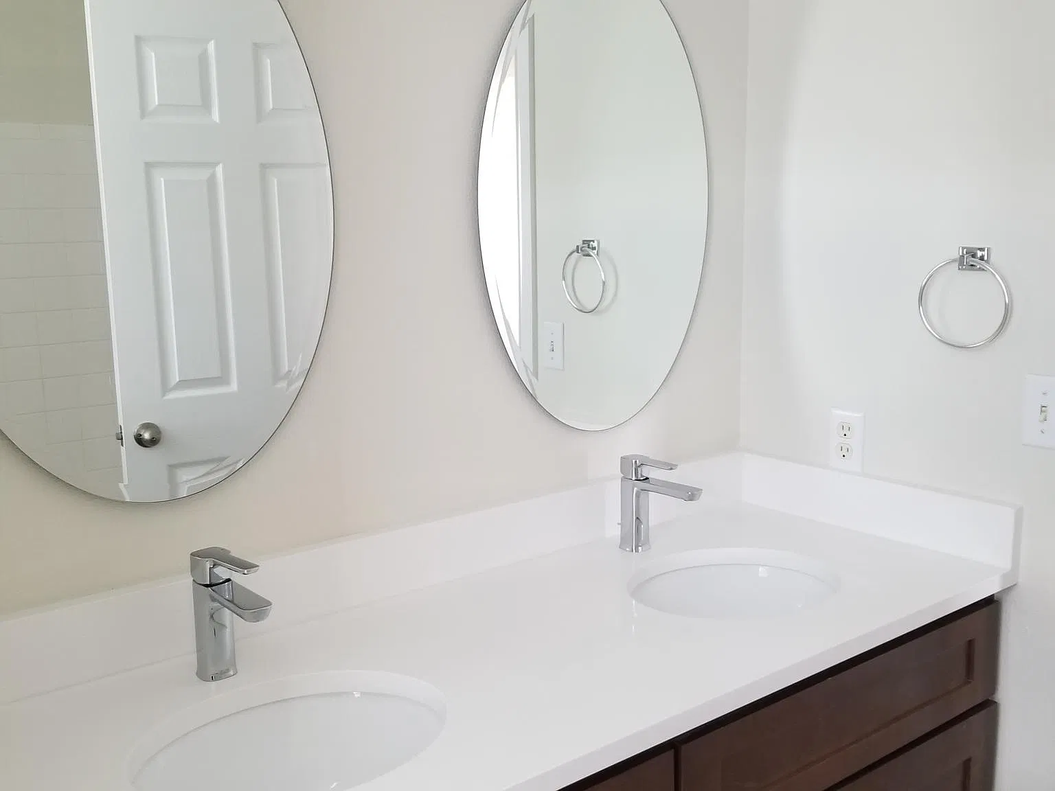 5 bed, 2545 sqft, $3,295 — Photo 4