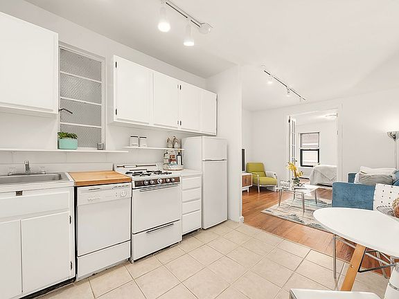 4th image of 205 E 88th St APT 4C