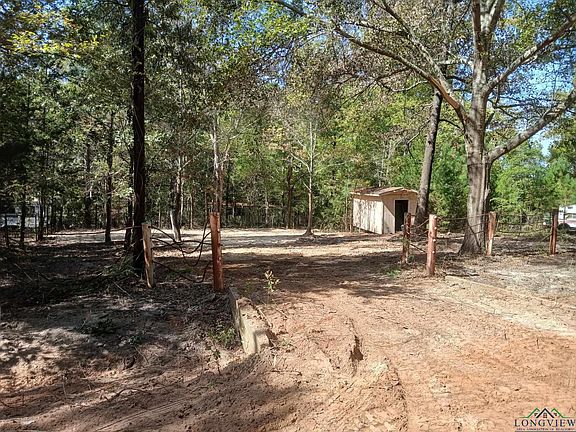 3rd image of 450 Fir Dr