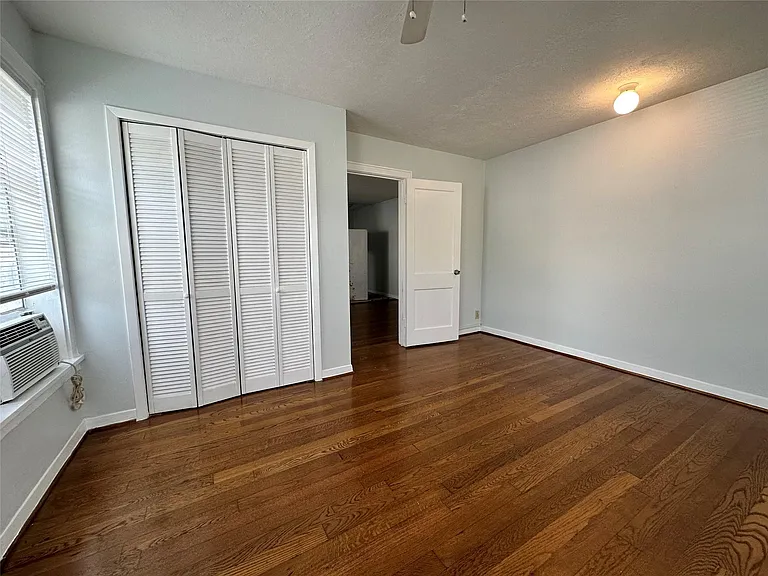4624 Clay St — Photo 2