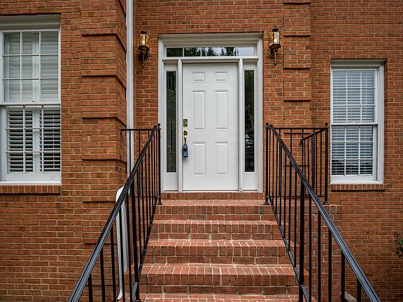 4th image of 1160 Lochshyre Way