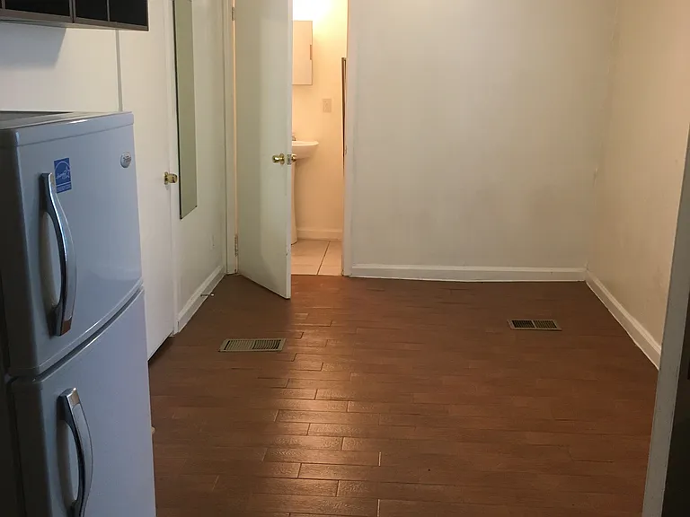 1035 Hampton St NW #A — Photo 2