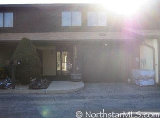 1712 McKnight Ln, Saint Paul, MN 55109