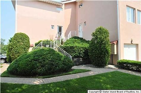 2nd image of 21 Harbour Ct #21
