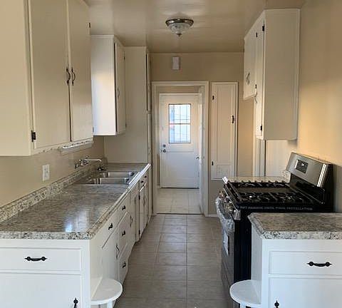 4th image of 1822 S Cloverdale Ave #1/2