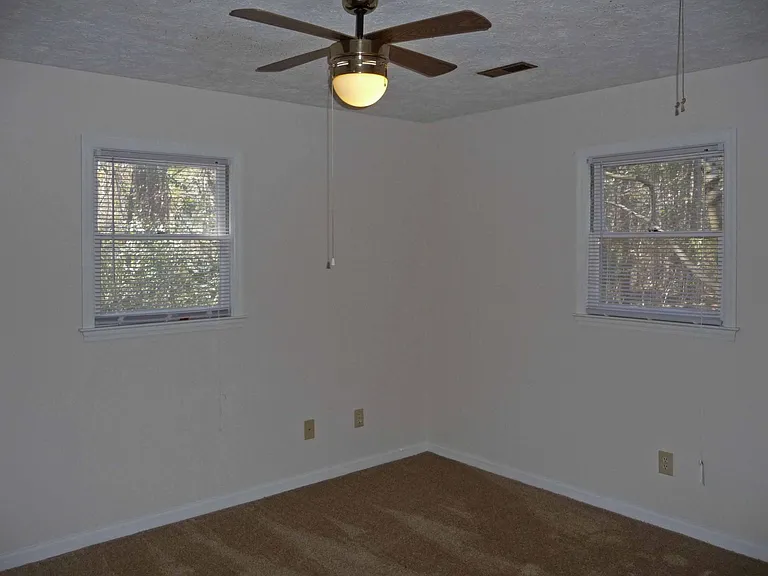 407 Lennon Dr — Photo 5