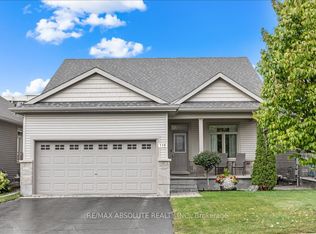 116 Elfin Grv, Ottawa, ON K2V 0B9