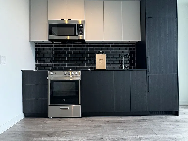 285 Dufferin St #504 — Photo 7