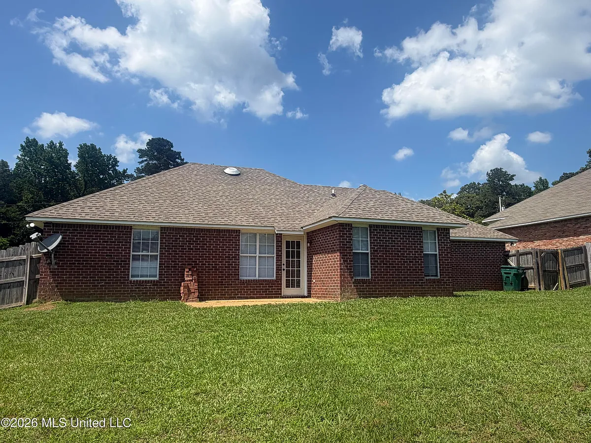 Building Photo - 705 Tatum Dr
