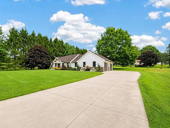 3rd image of 127 Harrison Dr