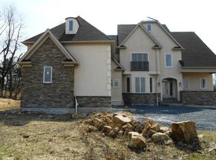 2700 Imperial Crest Ln, Lower Saucon Township, PA 18055