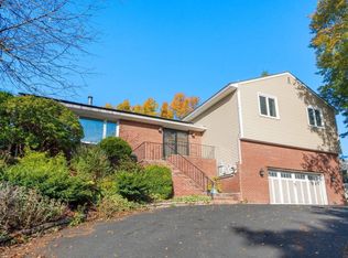 5 Pebble Pl, Stoneham, MA 02180