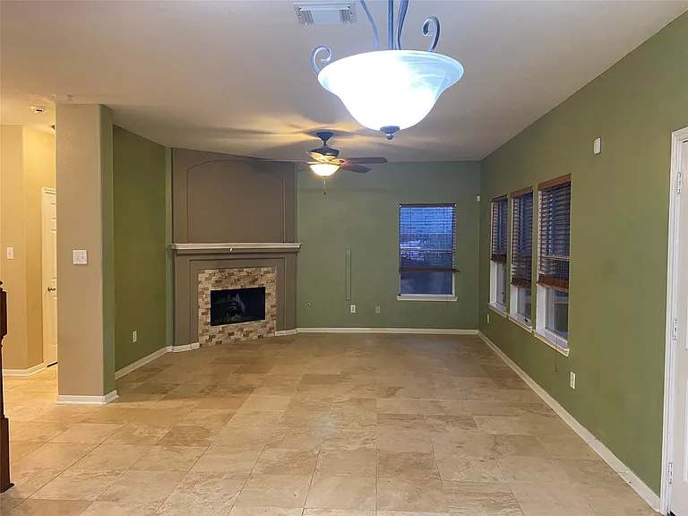 2714 Orchard Creek Ln — Photo 9