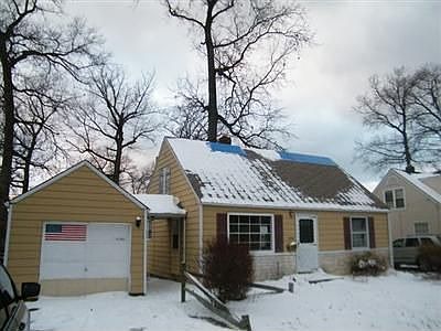 2nd image of 200 Oakwood Dr