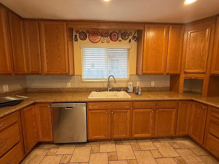 640 Felicita Ave — Photo 8