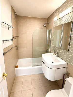 Bathroom, photo 1
