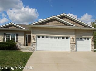 2082 Mackinaw Dr, Iowa City, IA 52245