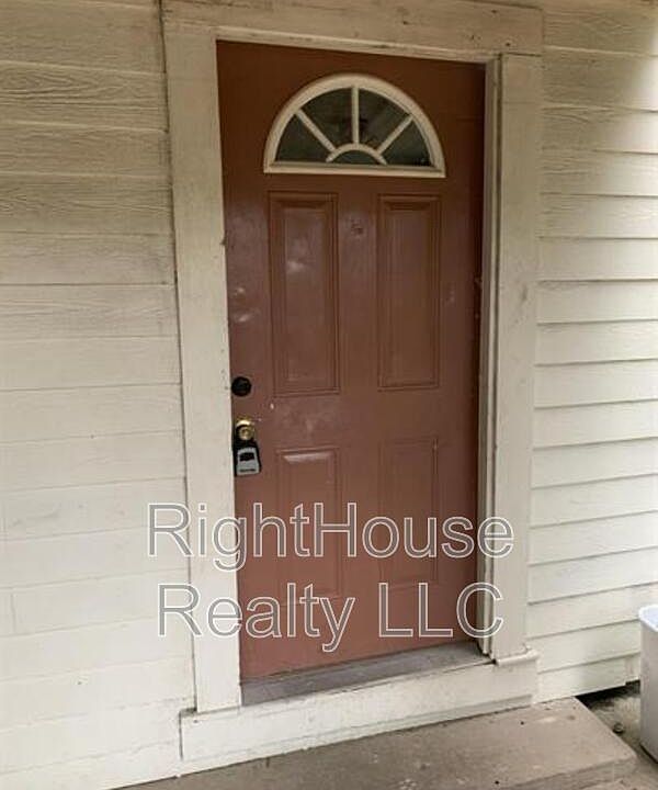 1st image of 518 E Citrus Ave #1