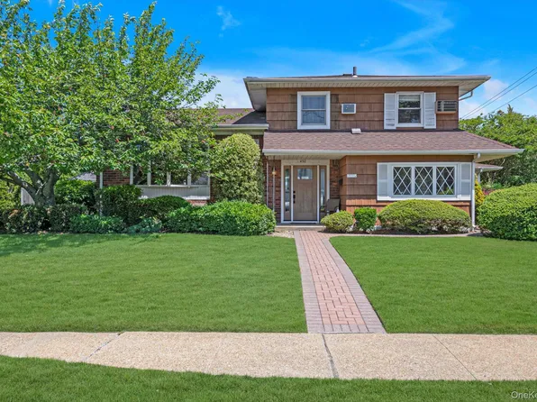 430 Violet Street, Massapequa Park, NY 11762
