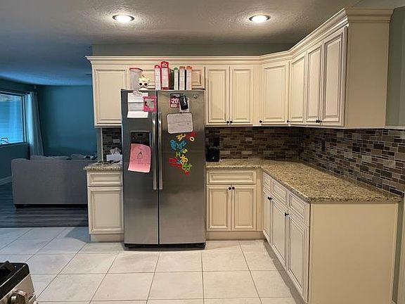 5th image of 134 Wood Manor Ln