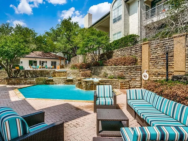 Estates at Las Colinas
