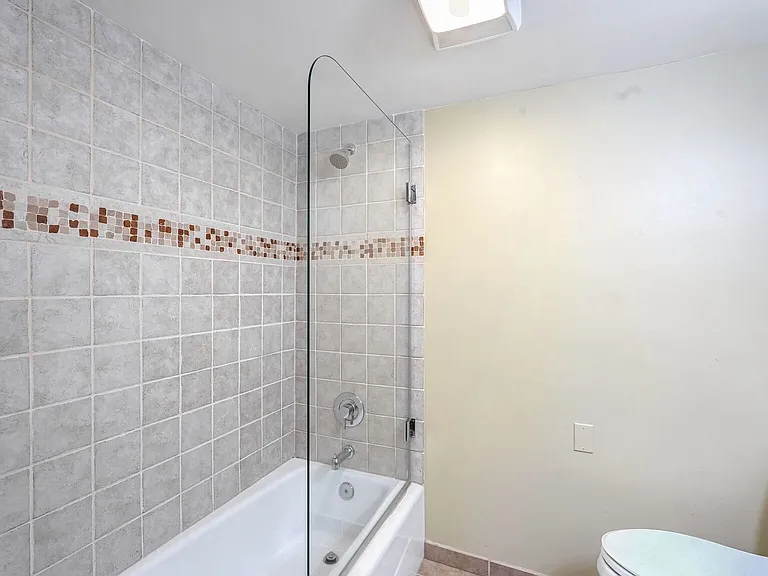 1126 Powhatan St — Photo 11