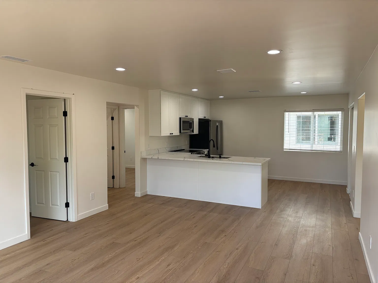 4 bed, 1197 sqft, $3,700 — Photo 4
