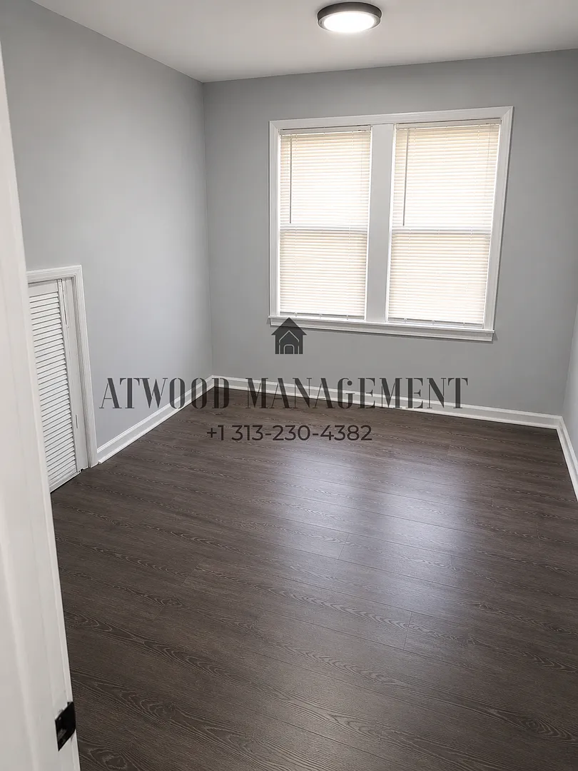 This beautifully updated 5-bedroom, 1-bath single-family home is ready for move-in! — Photo 4