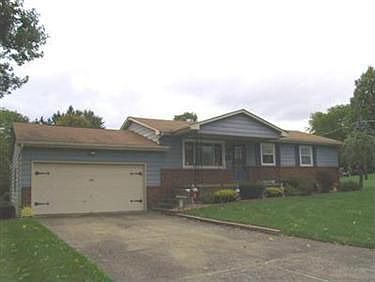 1st image of 10 Orchard Dr