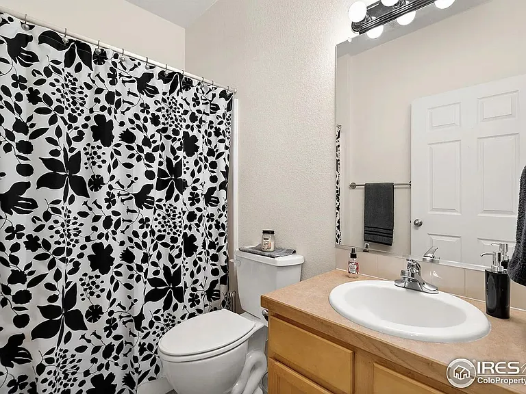 2nd bathroom with tub/shower, sink, toilet.