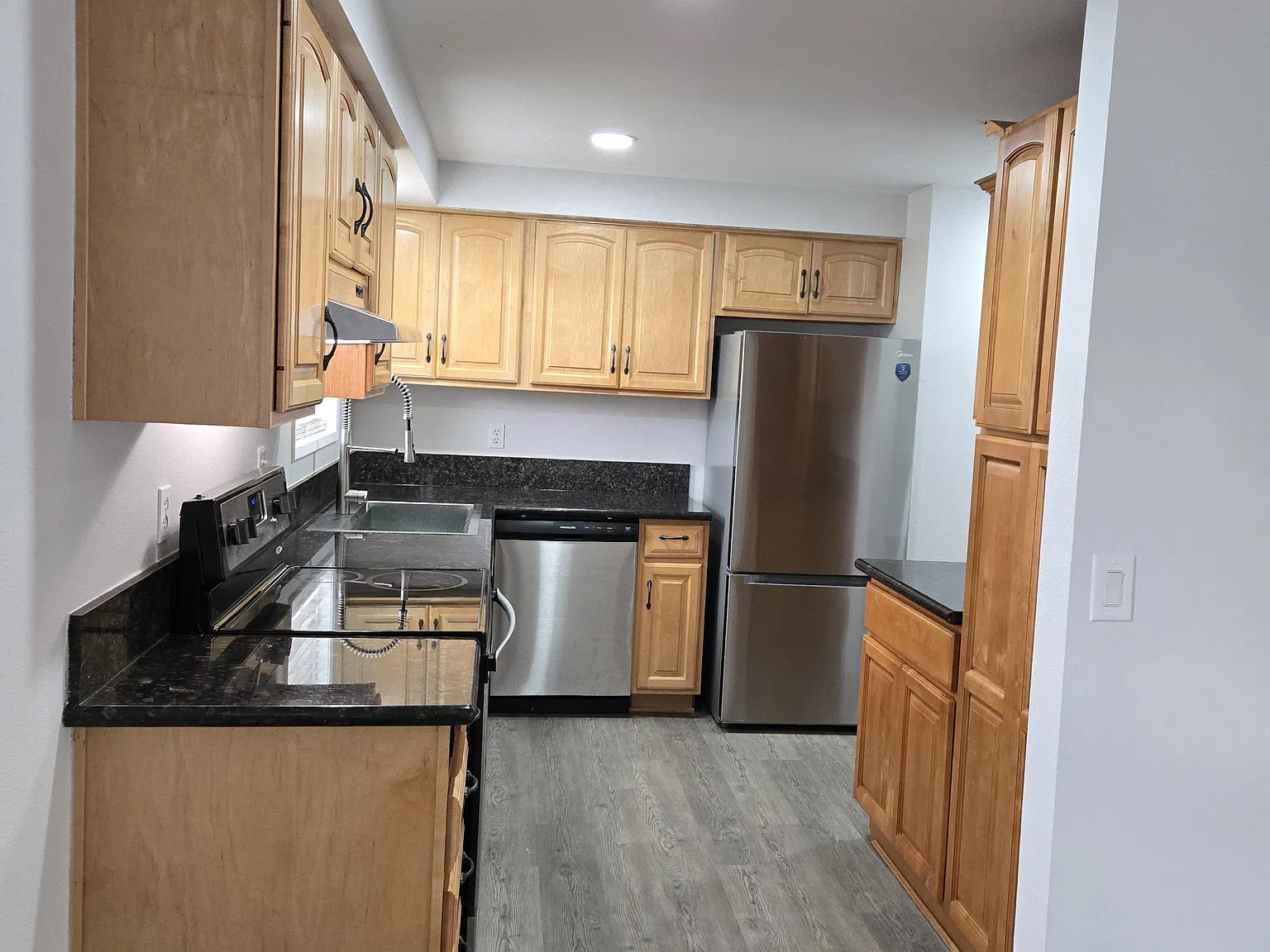 3 bed, 1.5 bath, 1280 sqft, $2,200 — Photo 4