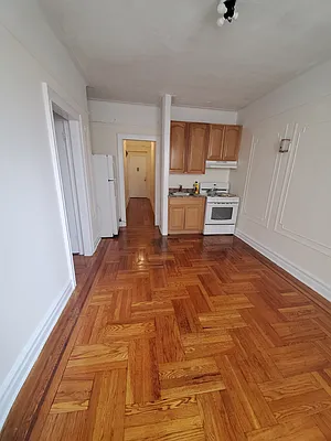 Rented by Avanguard Realty Corp | media 1