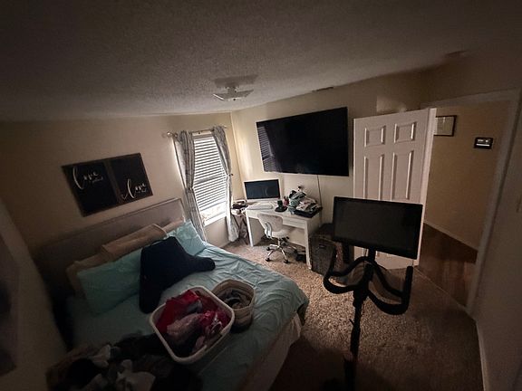 5th image of 2716 Helen Ln