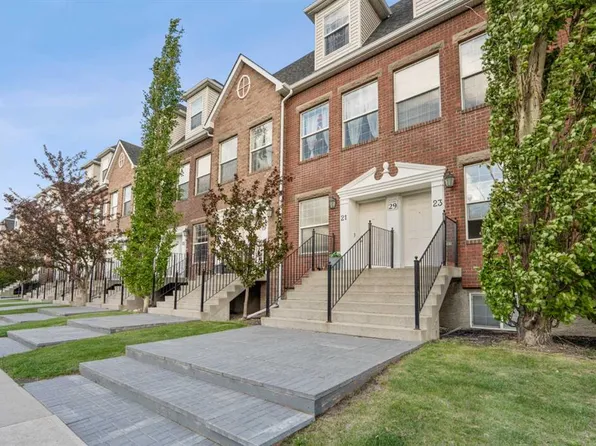 29 NW Springborough Blvd SW #21, Calgary, AB T3H 5V7