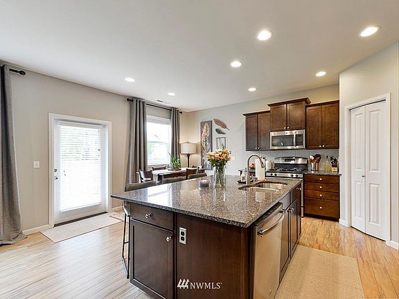 5th image of 3112 Dunhill Ln