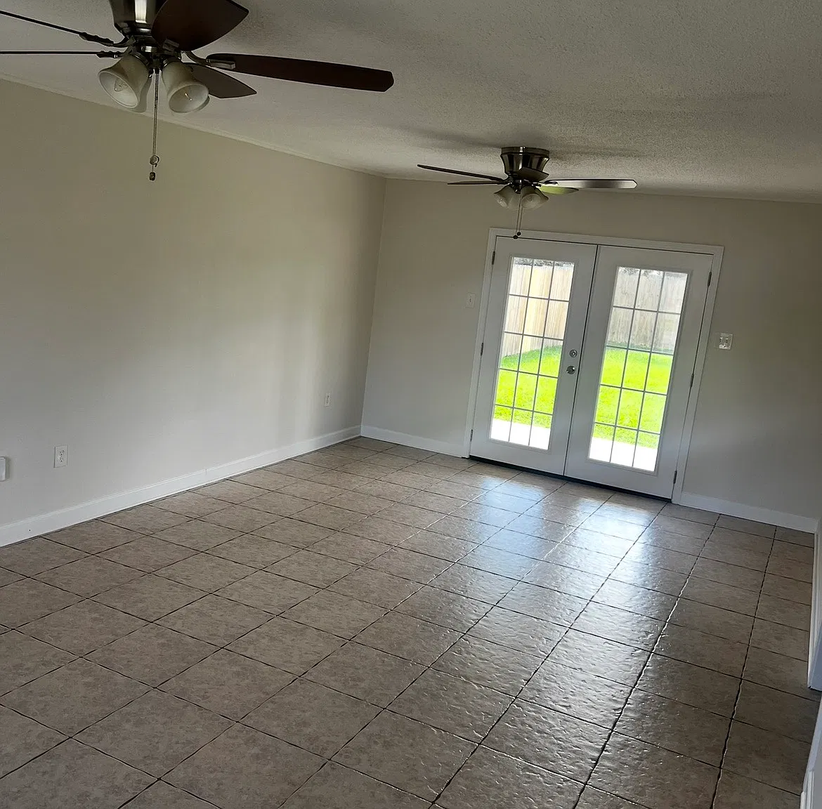 4 bed, 2.5 bath, 1800 sqft, $1,900 — Photo 3