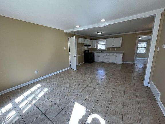 2nd image of 5584 Ashford Dr