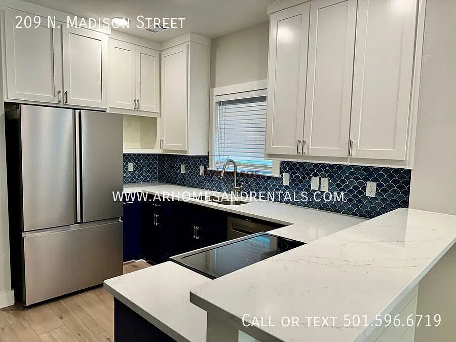 $500 Deposit Octoberfest Special ~ 209 N. Madison Street ~ 3 Bedrooms | 2.5 Bathrooms | Garage — Photo 3