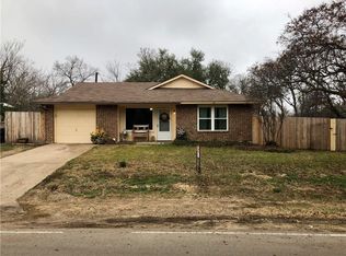 313 Scotland Ave, Azle, TX 76020