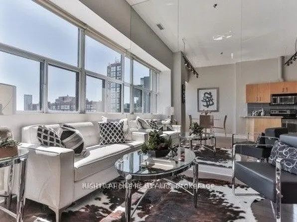 700 King St W, Toronto, ON