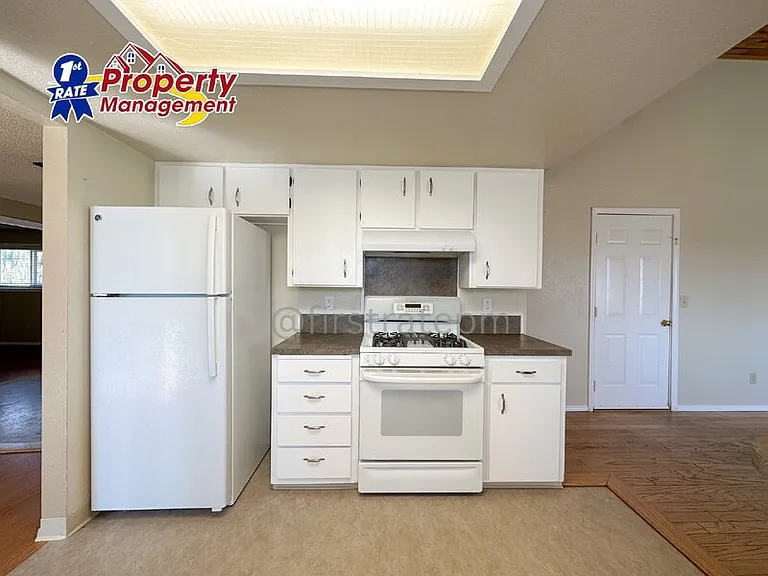 712 Fair Ln — Photo 9